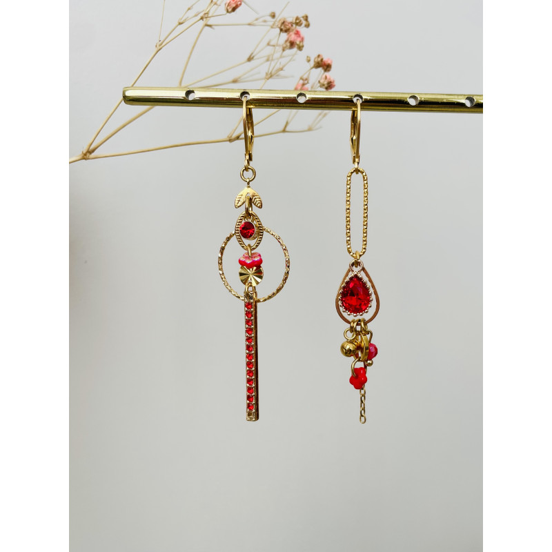 Dormeuses " Strass et Paillettes" asymétriques rouges